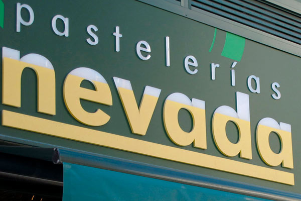 Branding. Rotulación para Pastelerías Nevada en Bilbao.
